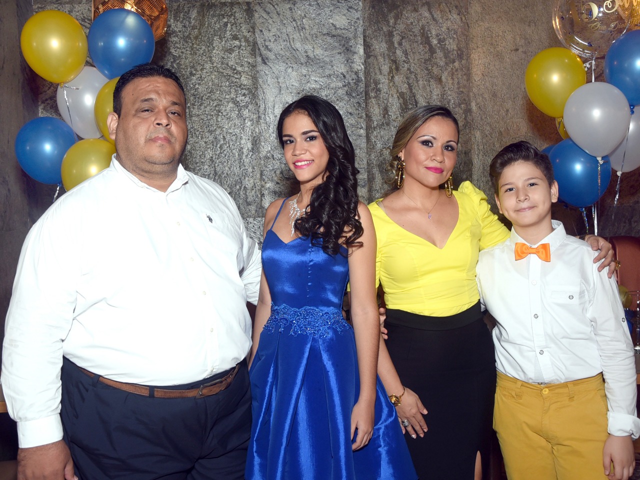 Julio Cesar Villanueva, Sarah Lucia Villanueva, Lina Mabel Valenzuela y Samuel Villanueva.